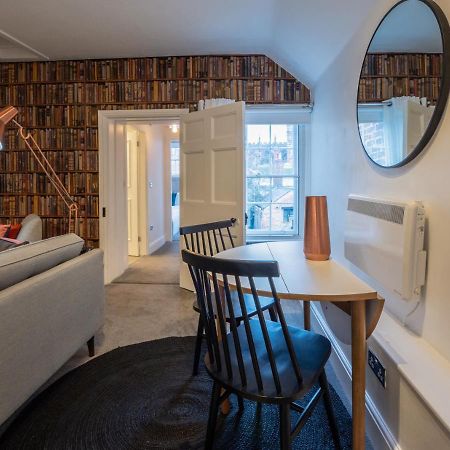 Contemporary Apartment On The Historic Rows Chester Exteriör bild