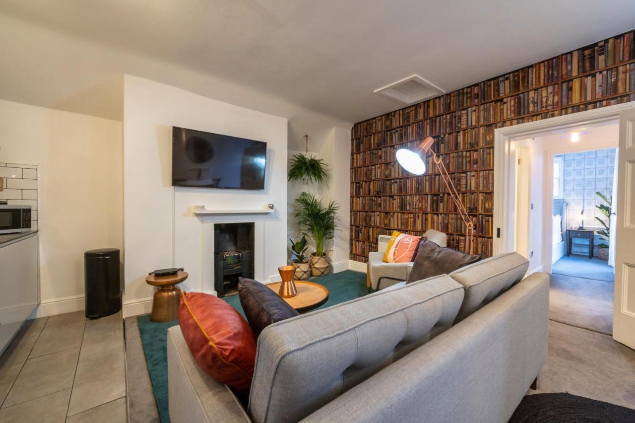 Contemporary Apartment On The Historic Rows Chester Exteriör bild