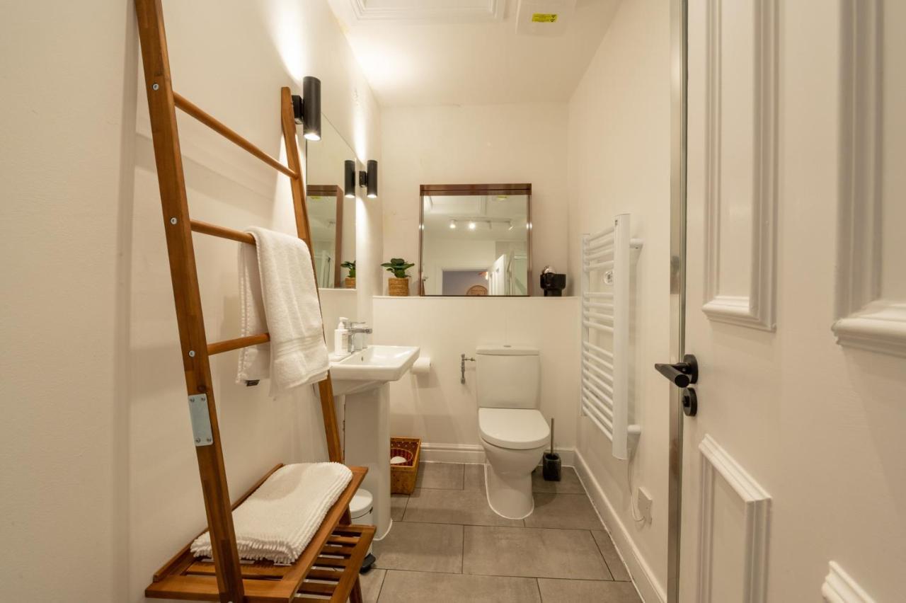 Contemporary Apartment On The Historic Rows Chester Exteriör bild